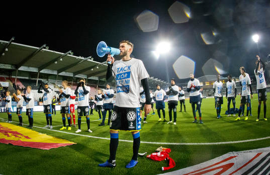 IFK Göteborgs Emil Salomonsson tackar fansen