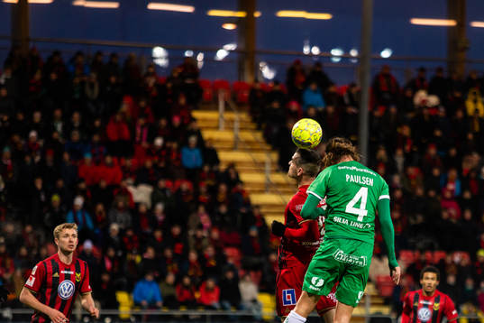Östersunds Dino Islamovic  och Hammarbys Björn Paulsen
