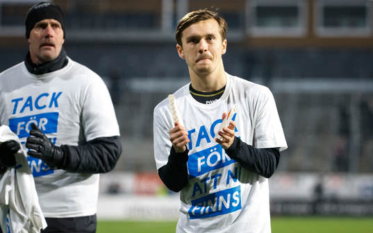 IFK Göteborgs Patrik Karlsson Lagemyr tackar publiken