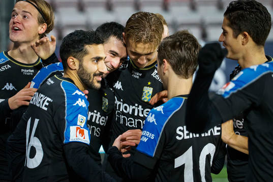 IFK Göteborgs Giorgi Kharaishvili gör 0-2 och jublar