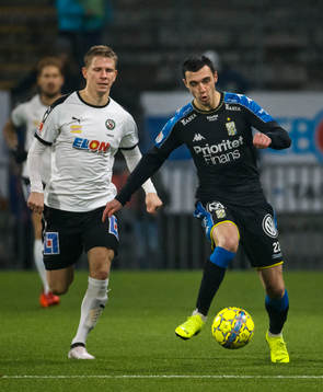 Örebros Johan Bertilsson och IFK Göteborgs Giorgi