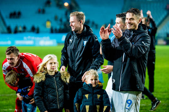 Malmö FFs Markus Rosenberg jublar med barnen