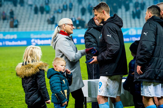 Malmö FFs Markus Rosenberg tar emot tredje pris