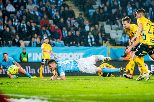 Malmö FFs Markus Rosenberg mot Elfsborgs Gustav Henriksson