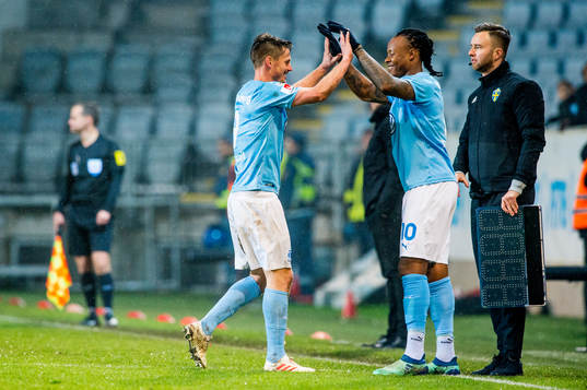 Malmö FFs Markus Rosenberg byts ut och in kommer Carlos