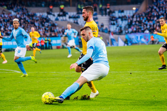 Malmö FFs Egzon Binaku och Elfsborgs Frederik Holst