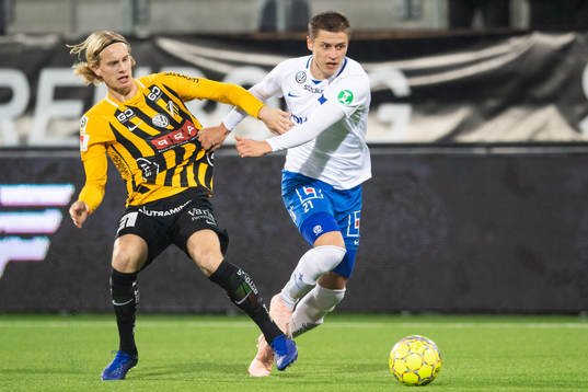 Häckens Gustav Berggren och Norrköpings Simon Thern i