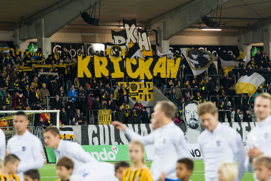 Häckens målvakt Christoffer Källqvist hyllas med en