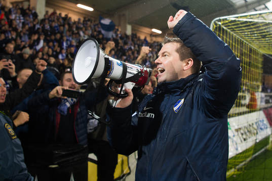 Norrköpings tränare Jens Gustafsson tackar publiken