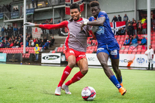 Charles Chinedu Ezeh of Strømmen and Pape Habib Gueye of