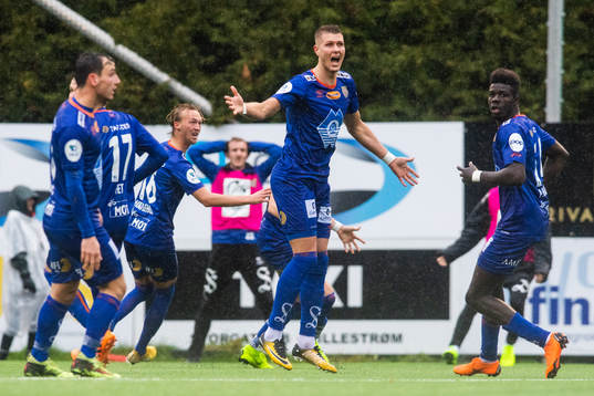 Hólmbert Fridjónsson of Aalesund reacts