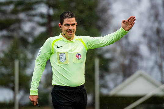 Steinar Hauge, referee