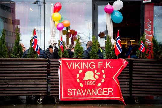 Supporters of Viking at a pub
