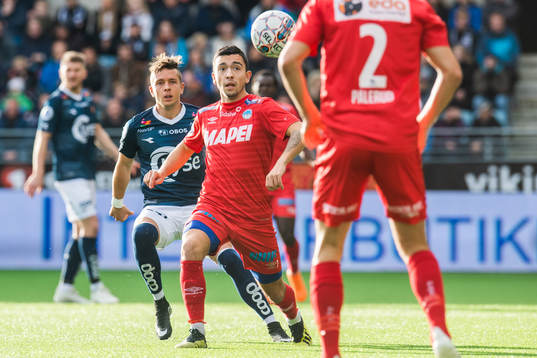 Claes Kronberg of Viking and Niklas Castro of Kongsvinger