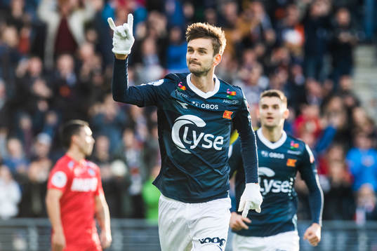 Johnny Furdal of Viking celebrates