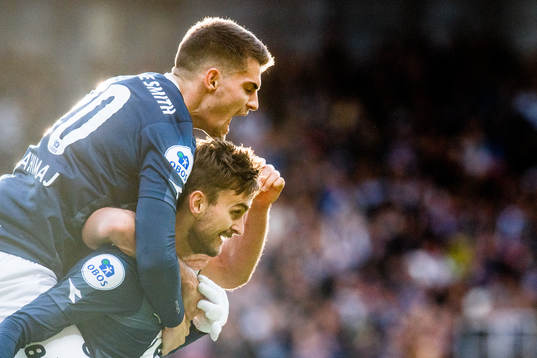 Johnny Furdal of Viking celebrates with his teammate