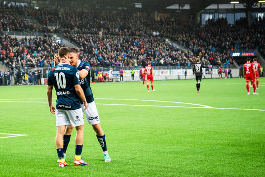 Tommy Høiland of Viking celebrates with Markus Nakkim