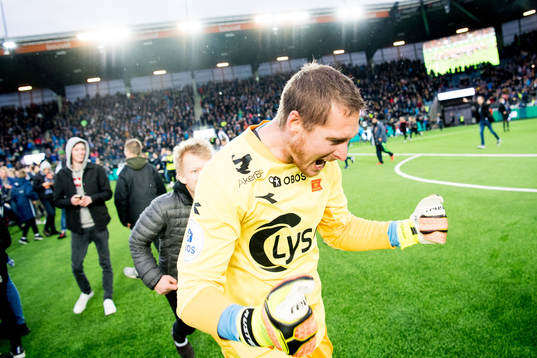 Goalkeeper Iven Austbø of Viking celebrates