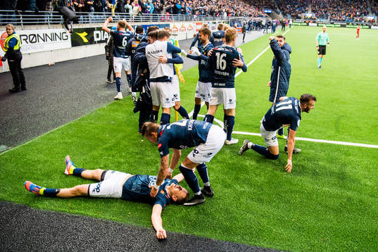 Tommy Høiland of Viking celebrates