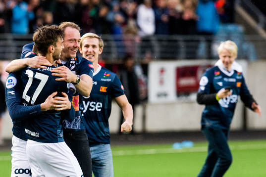 Johnny Furdal of Viking celebrates