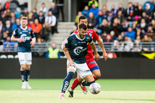 Zlatko Tripic of Viking and Niklas Castro of Kongsvinger