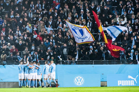 Malmö FFs spelare jublar då Markus Rosenberg gjort 1-0