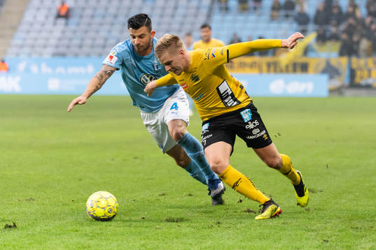 1 Elfsborgs Per Frick och Malmö FFs Behrang Safari
