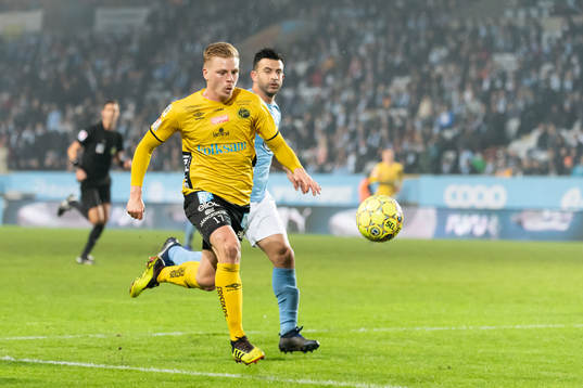 Elfsborgs Per Frick med Malmö FFs Behrang Safari i