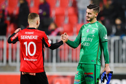 Brommapojkarnas Petar Petrovic jublar