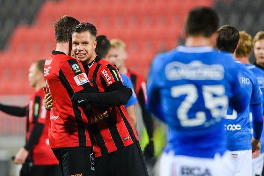Brommapojkarnas Kristján Flóki Finnbogason jublar