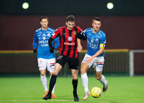 Trelleborgs Alexander Blomqvist i en duell med