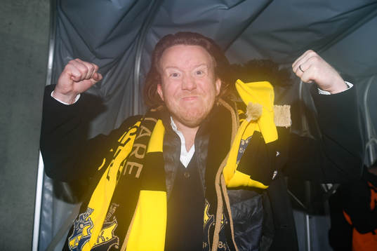 s ordförande Eric Ljunggren jublar