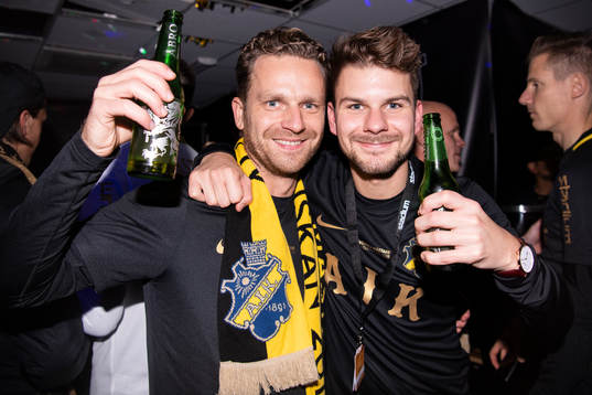 s assisterande tränare Bartosz Grzelak och videoanalytiker