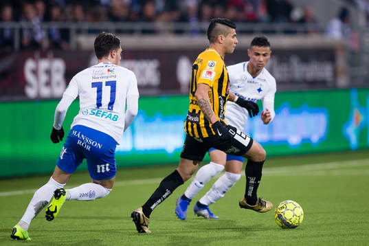 Häckens Paulinho mot Norrköpings David Moberg Karlsson