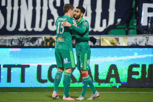 Dalkurds Smajl Suljevic och Ferhad Ayaz jublar