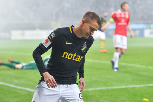 s Rasmus Lindkvist deppar