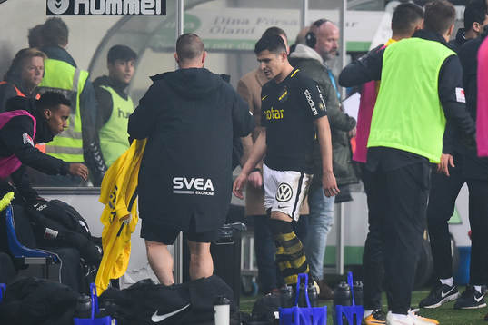 s Tarik Elyounoussi deppar när han byts ut på grund av