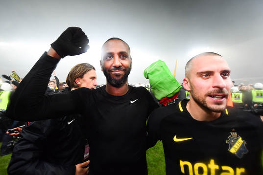 s Henok Goitom och Panos Dimitriadis jublar
