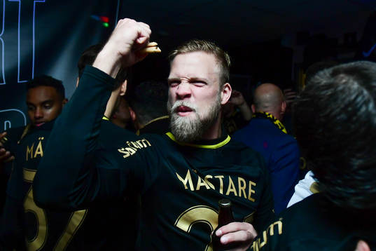 s Daniel Sundgren jublar