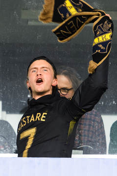 s Kristoffer Olsson jublar