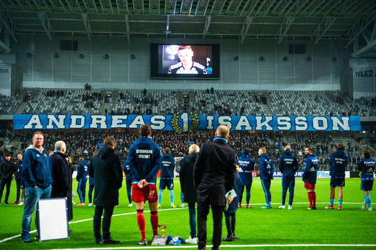 Djurgårdens supportrar tackar av målvakt Andreas Isaksson