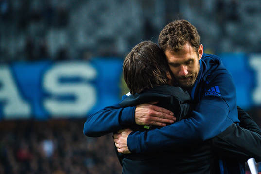 Djurgårdens målvakt Andreas Isaksson tackas av