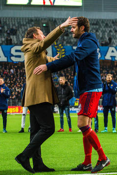 Kim Källström och Djurgårdens målvakt Andreas Isaksson