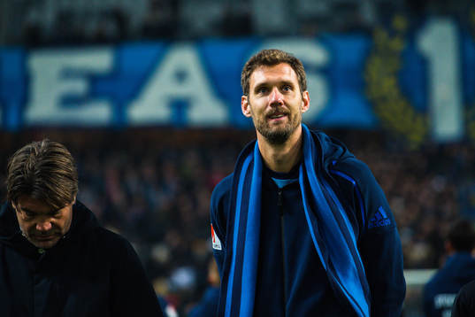 Djurgårdens målvakt Andreas Isaksson tackas av