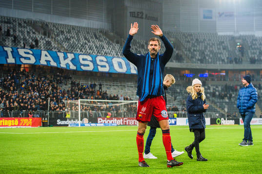 Djurgårdens målvakt Andreas Isaksson tackas av