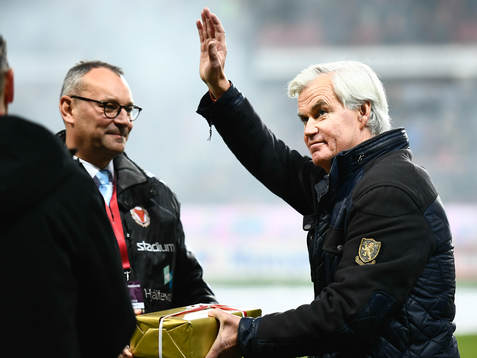 Nanne Bergstrand tackas av