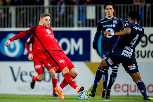 Gilli Rolantsson of Brann and Christophe Psyché of