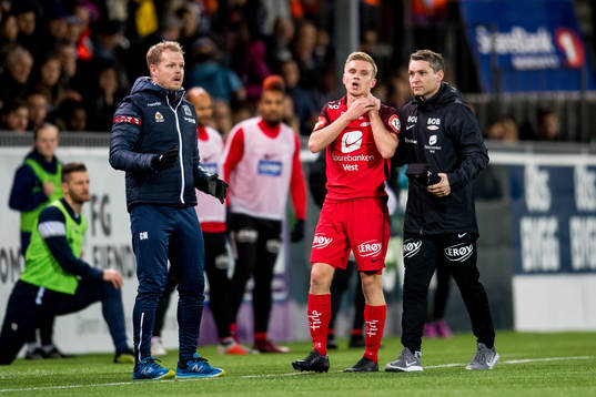 Taijo Teniste of Brann with an injury