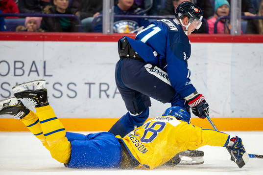 Linus Andersson #28, SWE, Juuso Puustinen #71, FIN