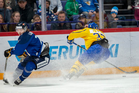 Ville Leskinen #24, FIN, Lukas Bengtsson #32, SWE